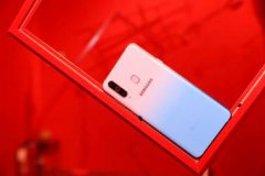 �ÿ��ֺ��õ�����Galaxy A8s���Ǿ���棬˭����ӵ��
